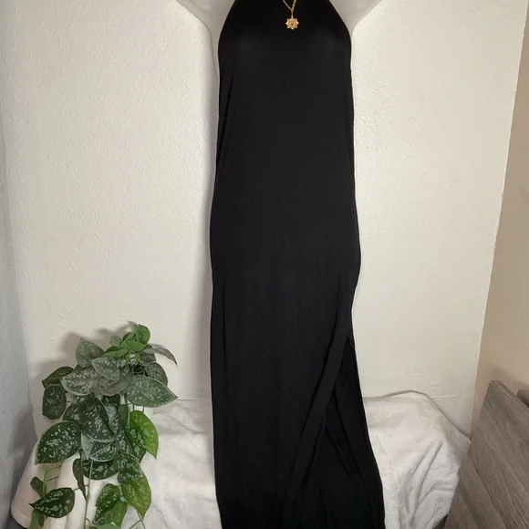 Elegant Black Maxi Dress - Picture 12 of 15